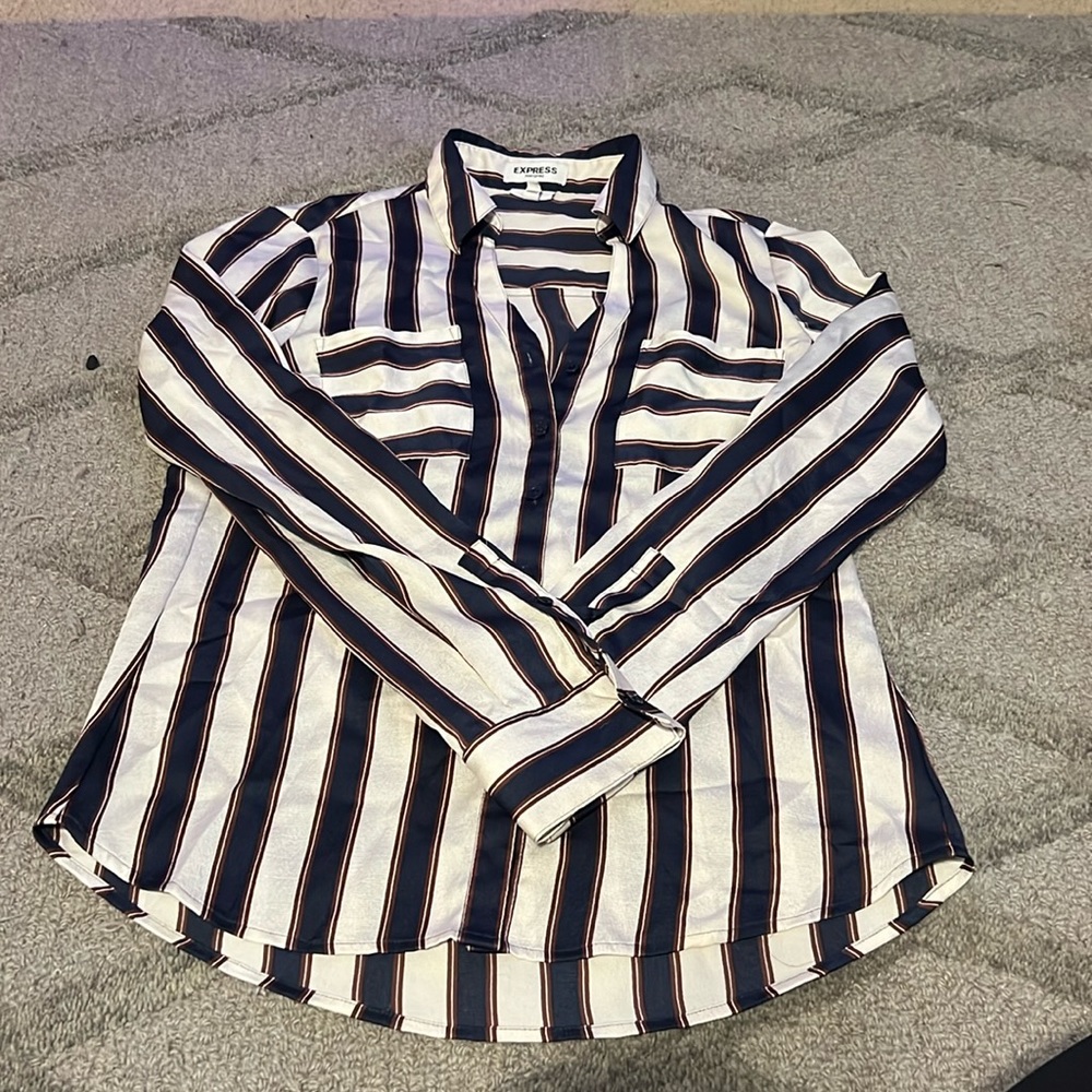 Women’s Express Button Up.